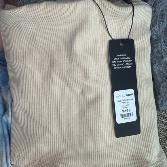 Box  Different Brands Like Forever21,Fashion Nova,And Pretty Little Thing  #1 - Picture 6 of 11